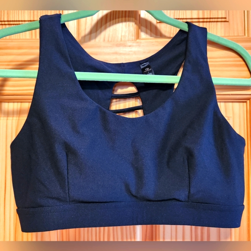 90 Degree sports bra in black. Size L